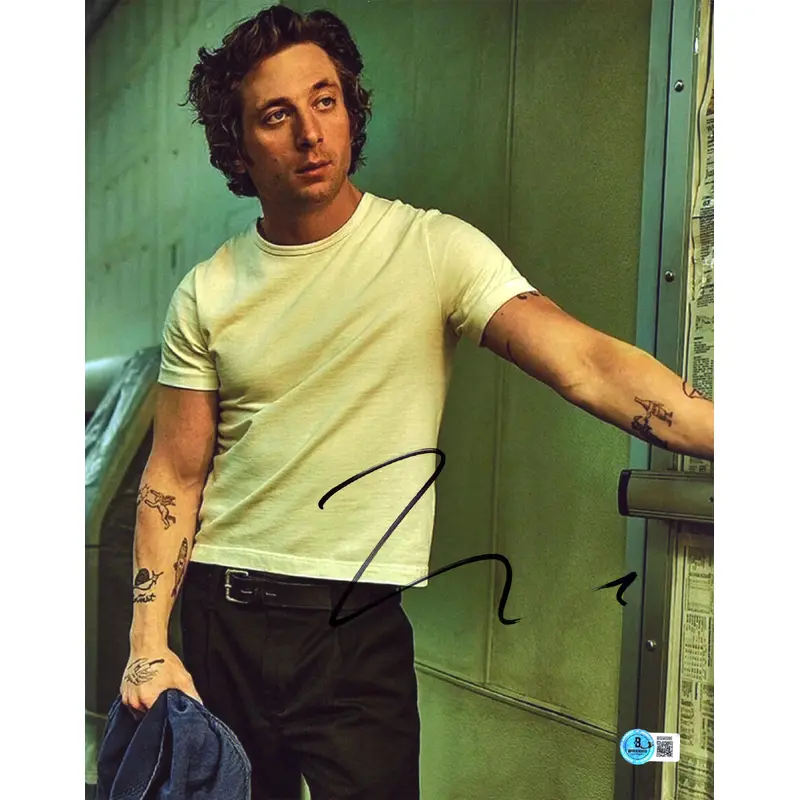 Jeremy Allen White The Bear Authentic Signed 11x14 Vertical Photo BAS #BS96986