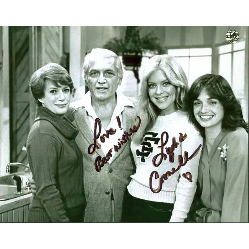 Lydia Cornell Too Close For Comfort Signed 8x10 Photo Wizard World #019082