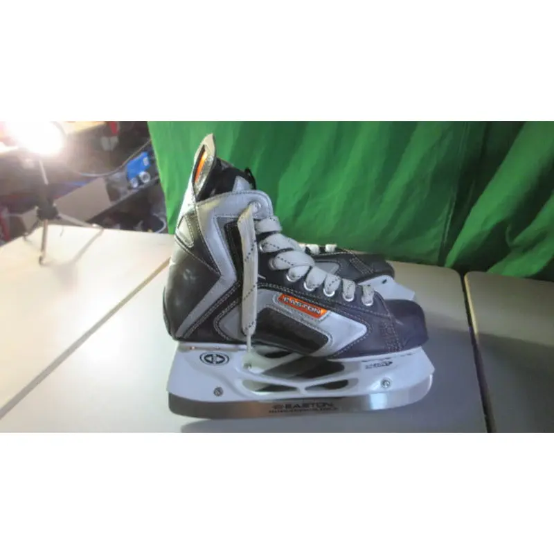 Used Easton SE6 Hockey Skates Size 5.5D