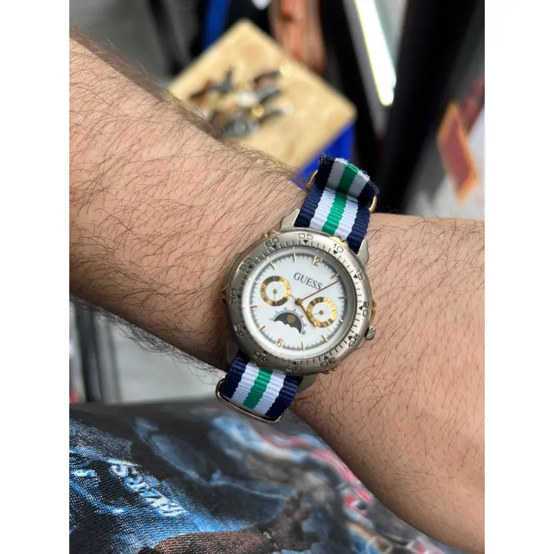 Vintage 1992 GUESS Diver Day / Date / Moon Phase Quartz Watch