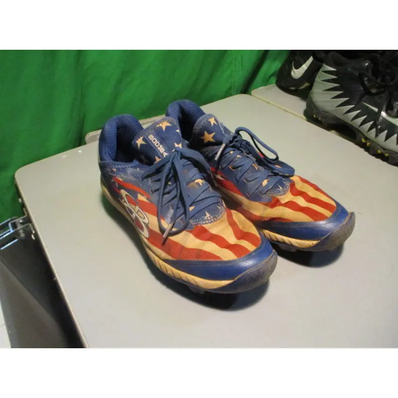 Used BOOMBAH Size 5 baseball Cleats