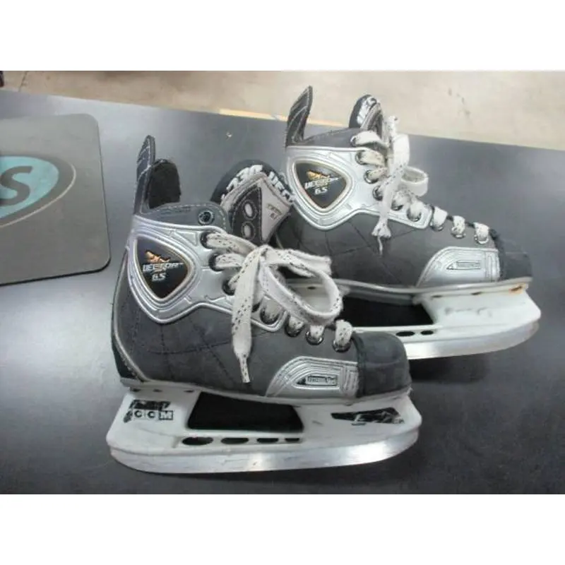 Used CCM Vector 6.5 Junior Hockey Skates Size 13Y