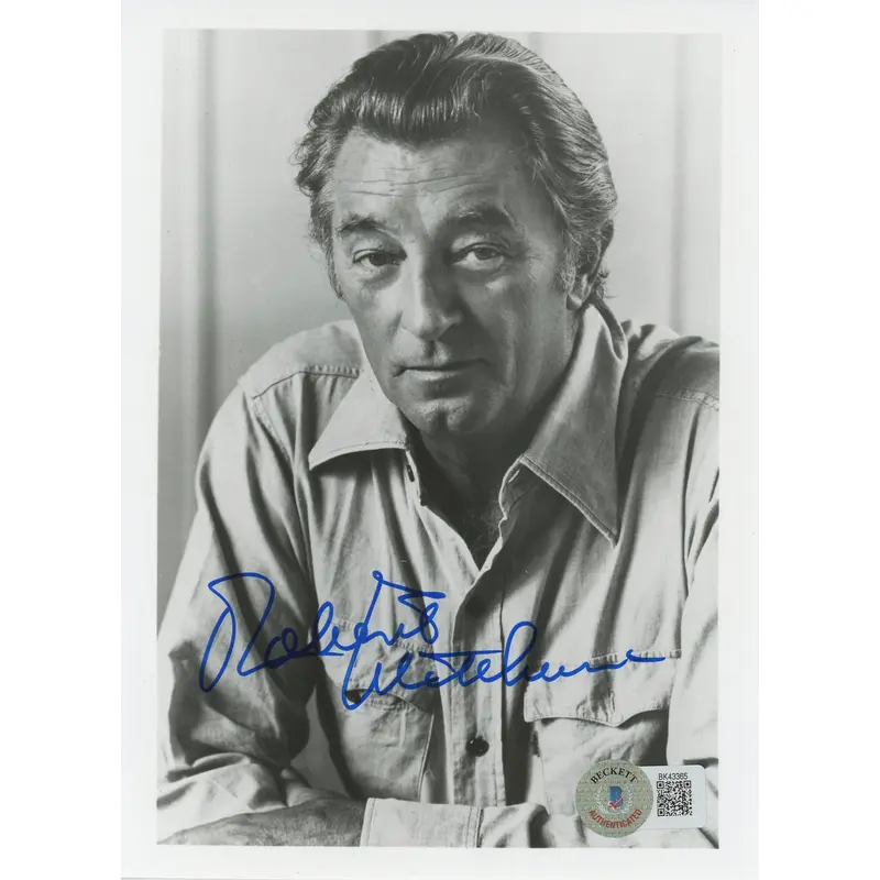 Robert Mitchum The Night of the Hunter Signed 5.25x7 Photo BAS #BK43365