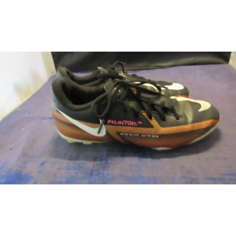 Used Nike Phantom Soccer Cleats Youth Size 4 - worn