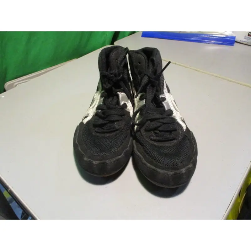 Used Oasics Size 6 Wrestling Shoes