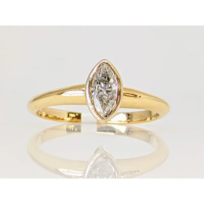 14K .50 CARAT TOTAL WEIGHT I1 I DIAMOND MARQUISE BEZEL SET ESTATE RING