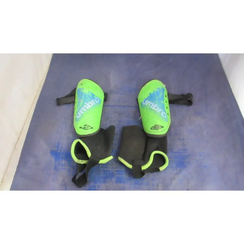 Used Umbro Shin Guards Size Youth - wear