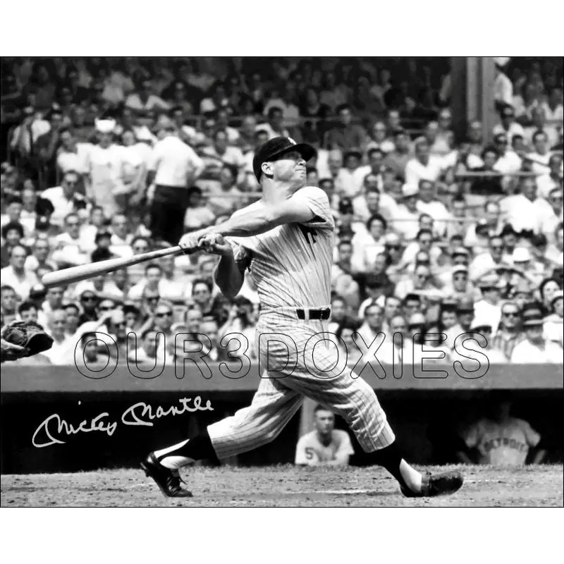 Mickey Mantle 8X10 Photo - Autographed New York Yankees - 495