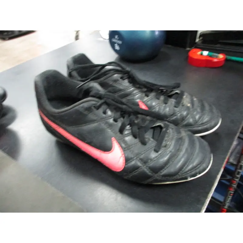 Used Nike Pink Soccer Shoes Size 3