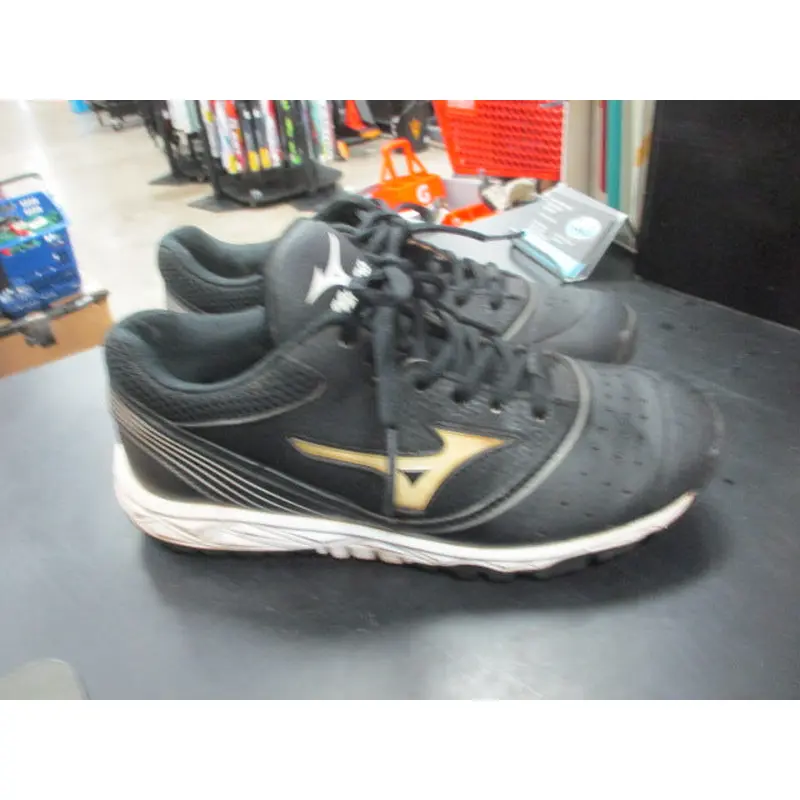 Used Mizuno Ambition Turf Softball Shoes / Cleats 6.5  Women's