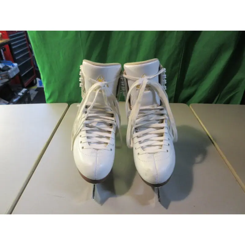 Used Jackson Ultima Artiste Youth Size 4 w/ Mark IV Blade Ice Skates